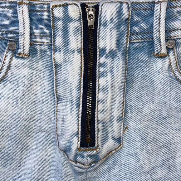 Kendall & Kylie HR zip up mini denim shorts - Picture 6 of 7